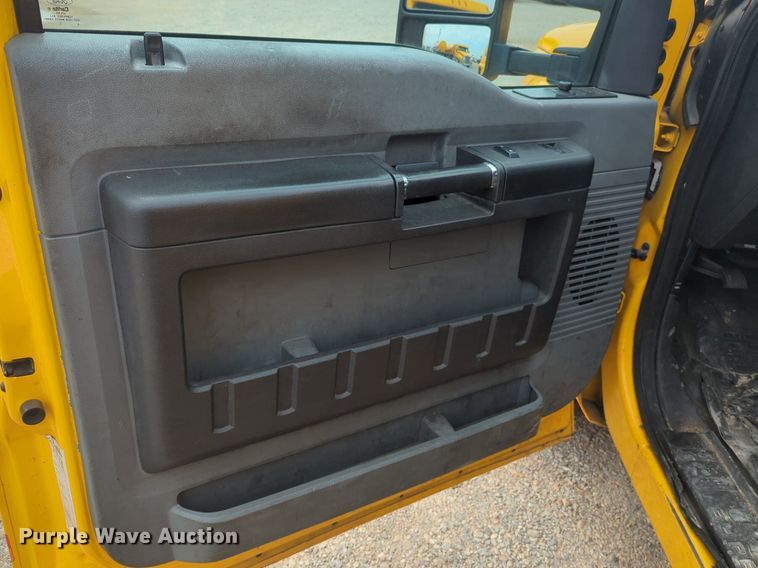 image for item NW9681 2016 Ford  F350 Super Duty utility bed pickup truck 