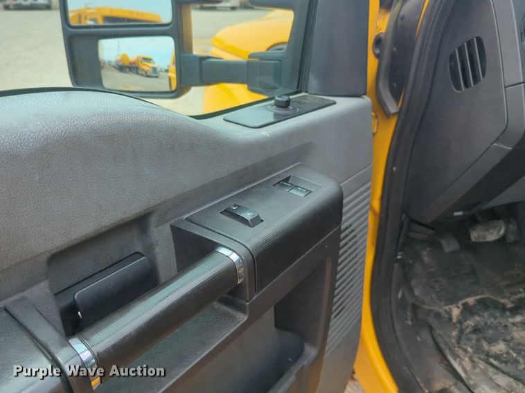 image for item NW9681 2016 Ford  F350 Super Duty utility bed pickup truck 