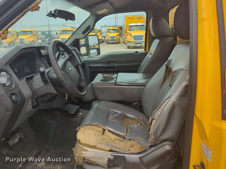 image for item NW9681 2016 Ford  F350 Super Duty utility bed pickup truck 