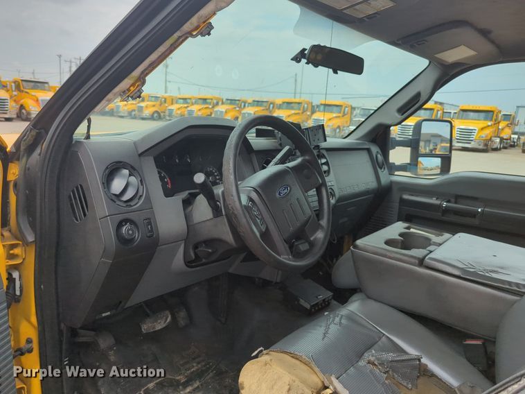 image for item NW9681 2016 Ford  F350 Super Duty utility bed pickup truck 