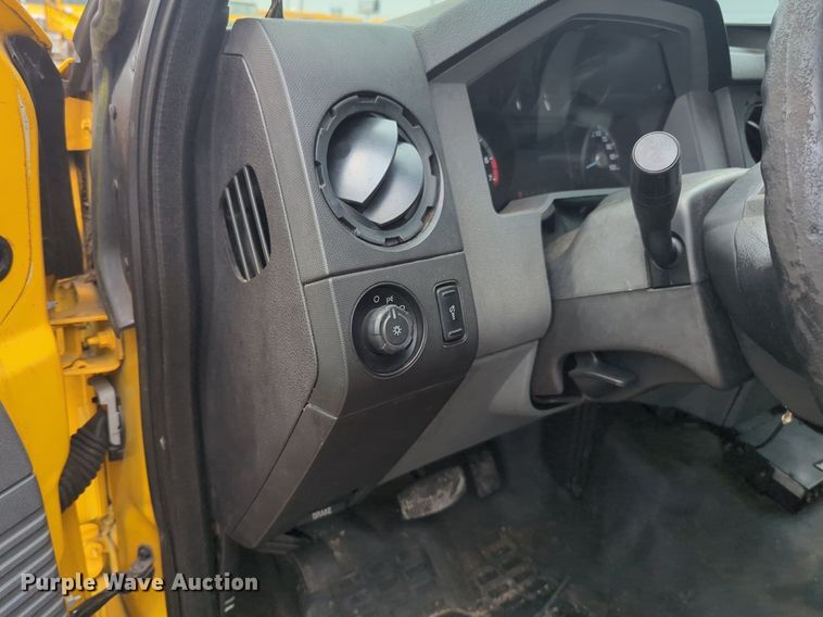 image for item NW9681 2016 Ford  F350 Super Duty utility bed pickup truck 