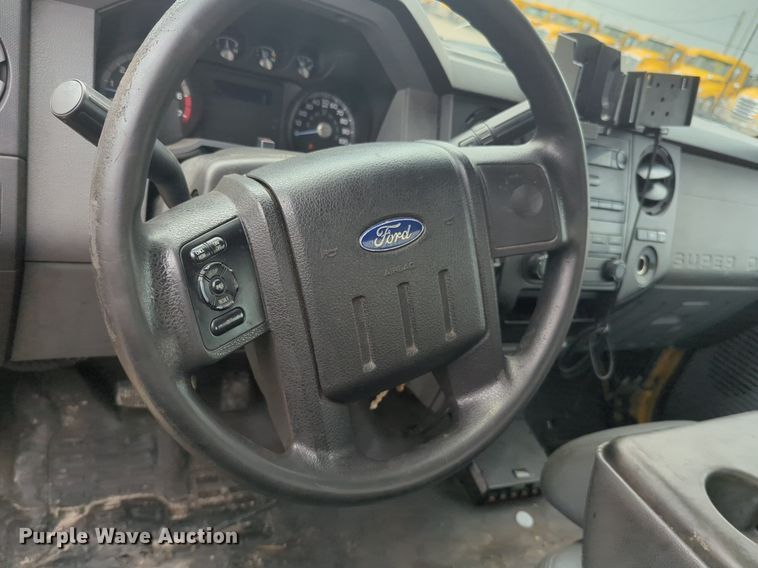 image for item NW9681 2016 Ford  F350 Super Duty utility bed pickup truck 