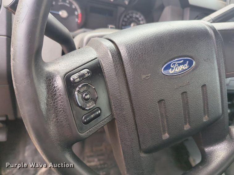 image for item NW9681 2016 Ford  F350 Super Duty utility bed pickup truck 