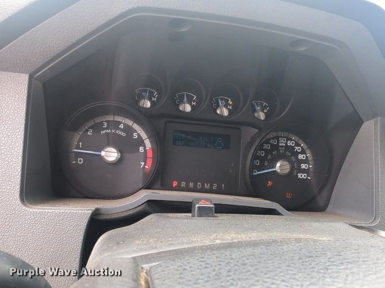 image for item NW9681 2016 Ford  F350 Super Duty utility bed pickup truck 