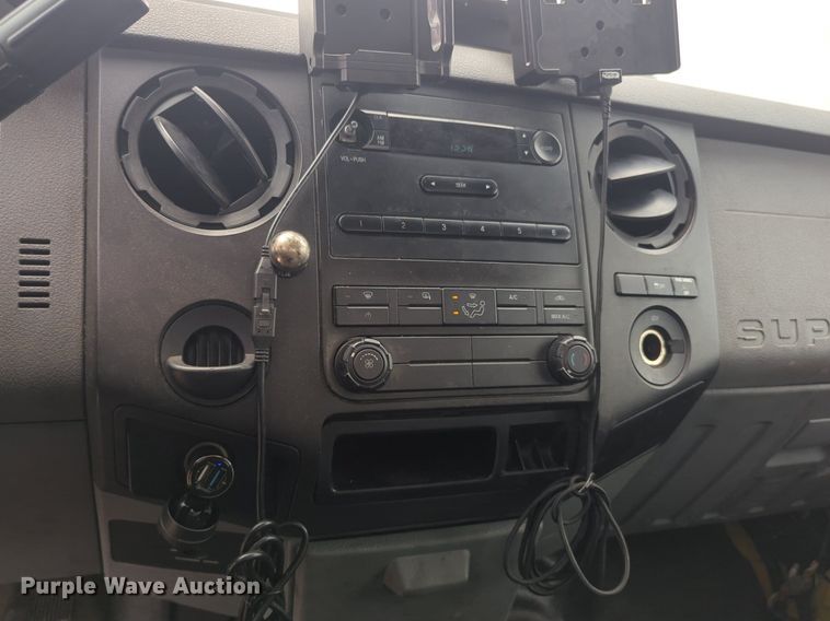 image for item NW9681 2016 Ford  F350 Super Duty utility bed pickup truck 