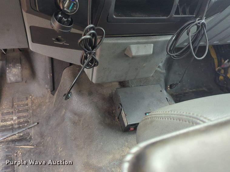 image for item NW9681 2016 Ford  F350 Super Duty utility bed pickup truck 