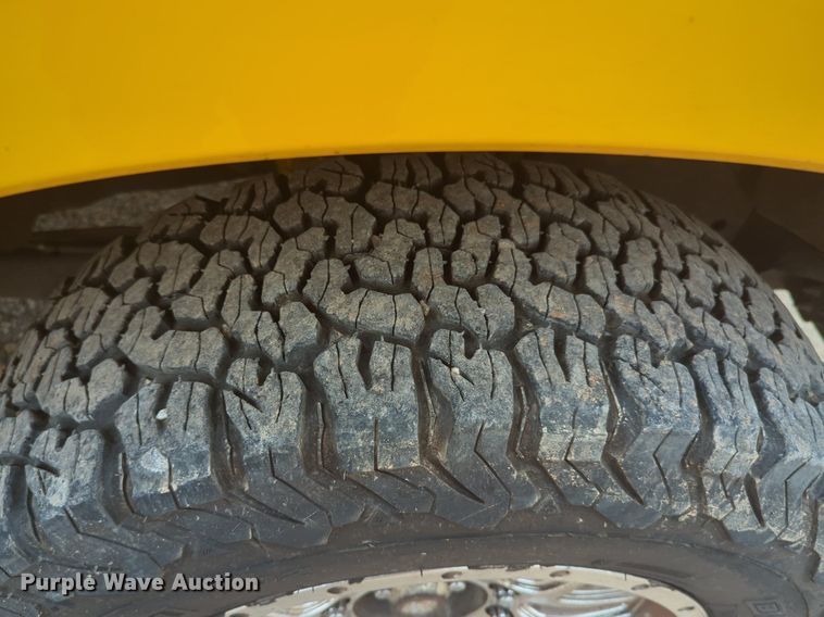 image for item NW9681 2016 Ford  F350 Super Duty utility bed pickup truck 