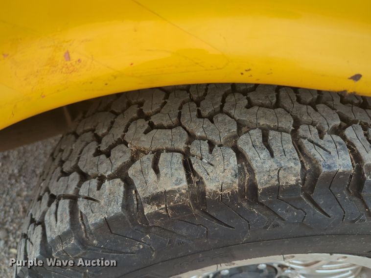 image for item NW9681 2016 Ford  F350 Super Duty utility bed pickup truck 