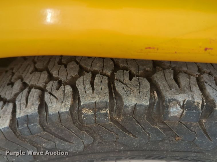 image for item NW9681 2016 Ford  F350 Super Duty utility bed pickup truck 