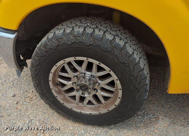 image for item NW9681 2016 Ford  F350 Super Duty utility bed pickup truck 