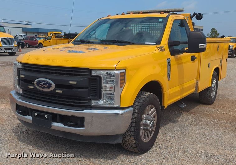 image for item NW9684 2019 Ford F350 Super Duty utility bed pickup truck