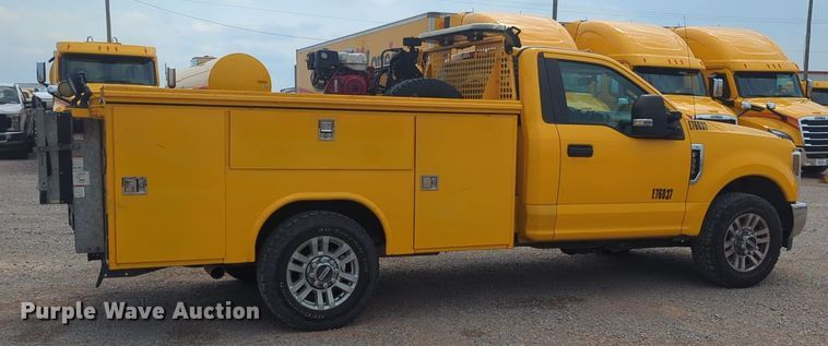 image for item NW9684 2019 Ford F350 Super Duty utility bed pickup truck