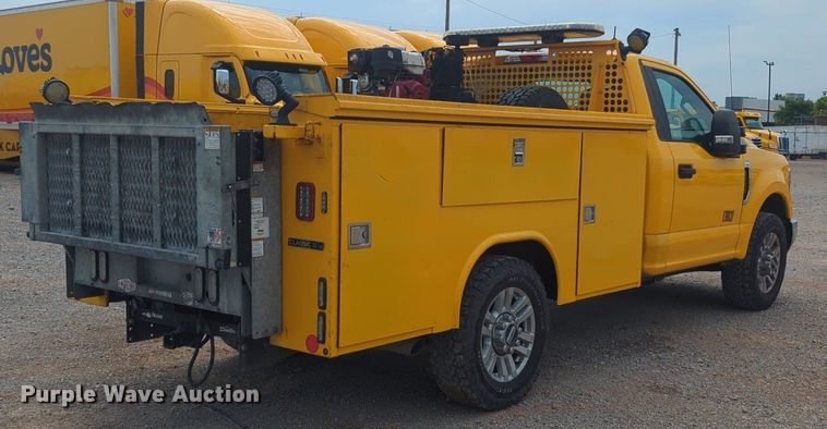 image for item NW9684 2019 Ford F350 Super Duty utility bed pickup truck