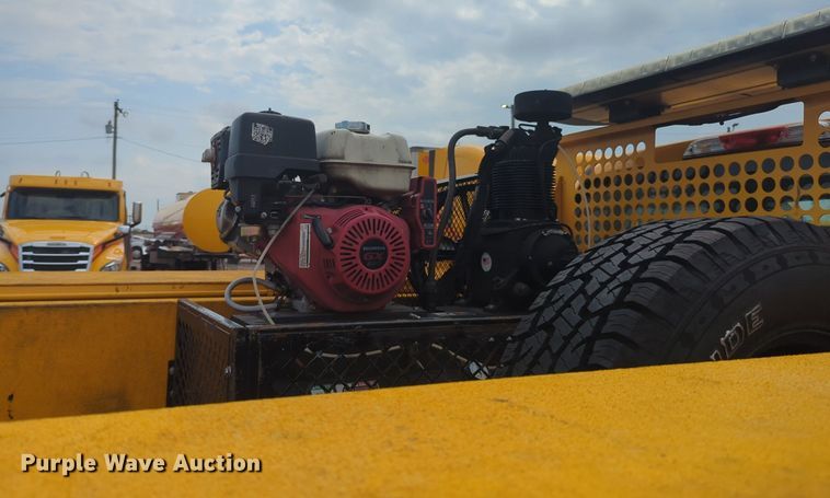 image for item NW9684 2019 Ford F350 Super Duty utility bed pickup truck