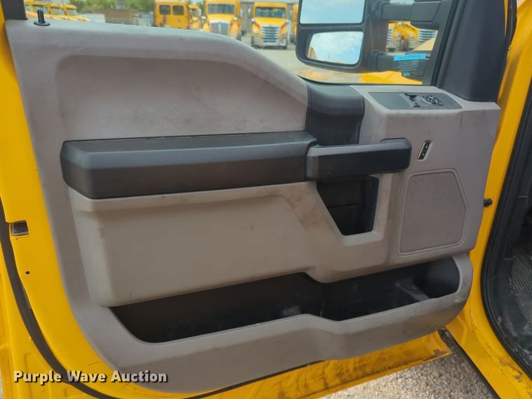 image for item NW9684 2019 Ford F350 Super Duty utility bed pickup truck