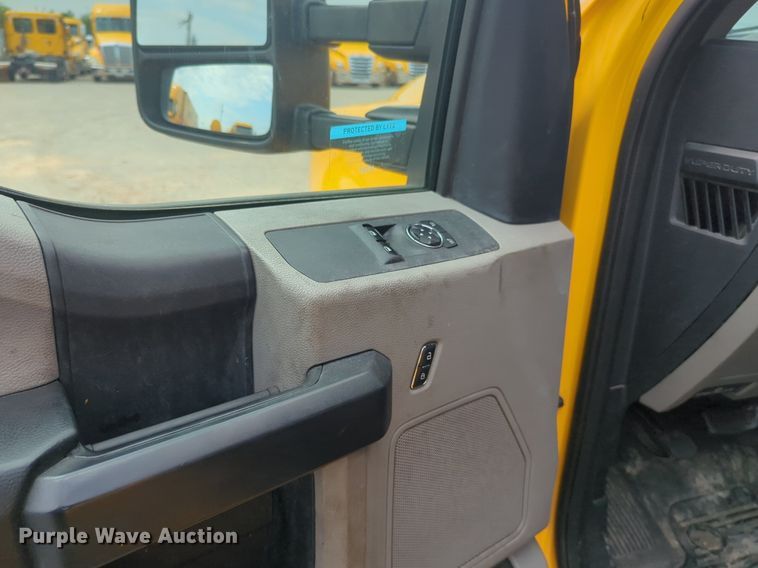 image for item NW9684 2019 Ford F350 Super Duty utility bed pickup truck