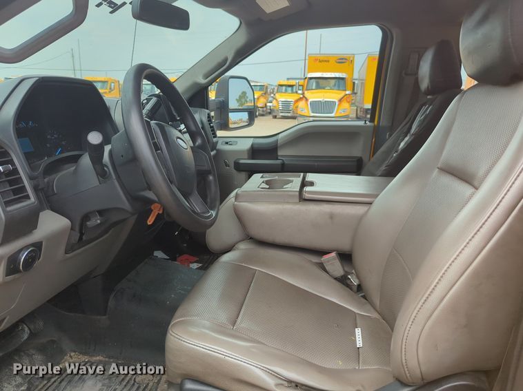 image for item NW9684 2019 Ford F350 Super Duty utility bed pickup truck