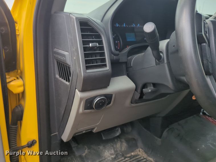 image for item NW9684 2019 Ford F350 Super Duty utility bed pickup truck
