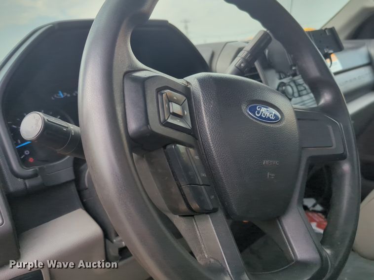 image for item NW9684 2019 Ford F350 Super Duty utility bed pickup truck