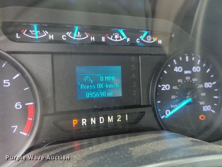 image for item NW9684 2019 Ford F350 Super Duty utility bed pickup truck