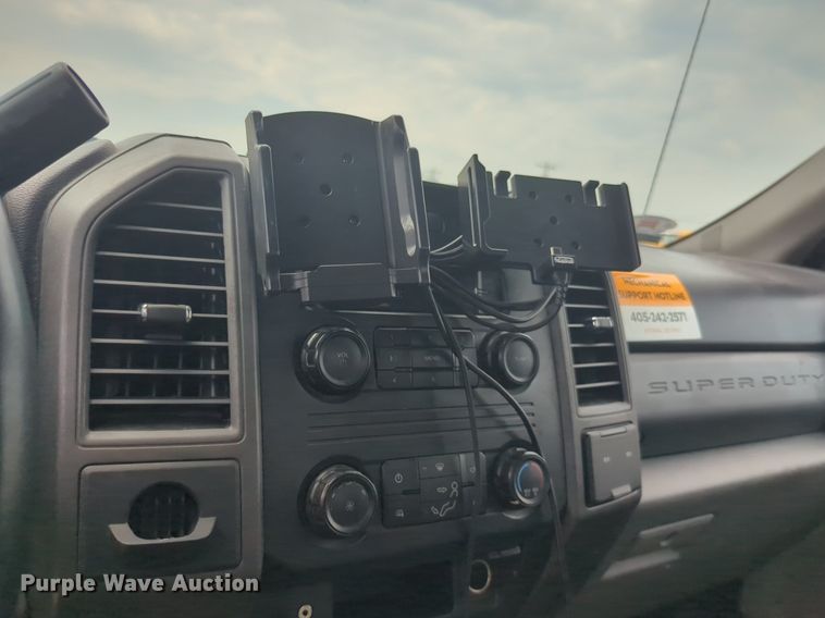 image for item NW9684 2019 Ford F350 Super Duty utility bed pickup truck