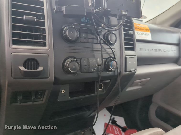 image for item NW9684 2019 Ford F350 Super Duty utility bed pickup truck