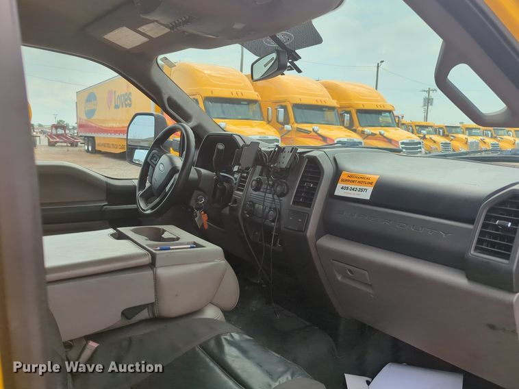 image for item NW9684 2019 Ford F350 Super Duty utility bed pickup truck