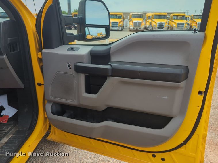 image for item NW9684 2019 Ford F350 Super Duty utility bed pickup truck