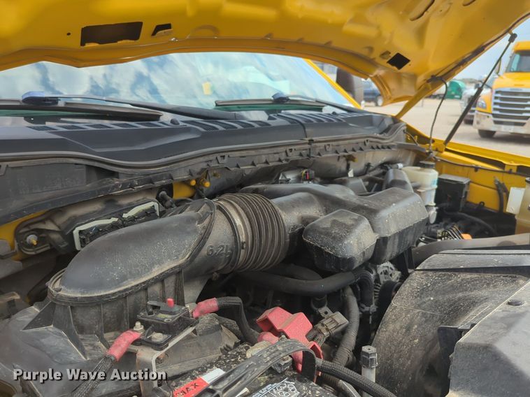 image for item NW9684 2019 Ford F350 Super Duty utility bed pickup truck