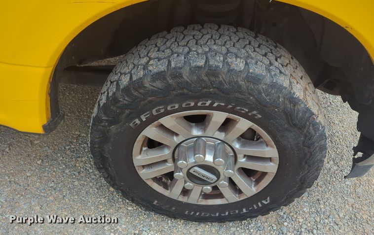 image for item NW9684 2019 Ford F350 Super Duty utility bed pickup truck