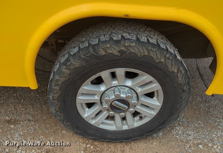 image for item NW9684 2019 Ford F350 Super Duty utility bed pickup truck