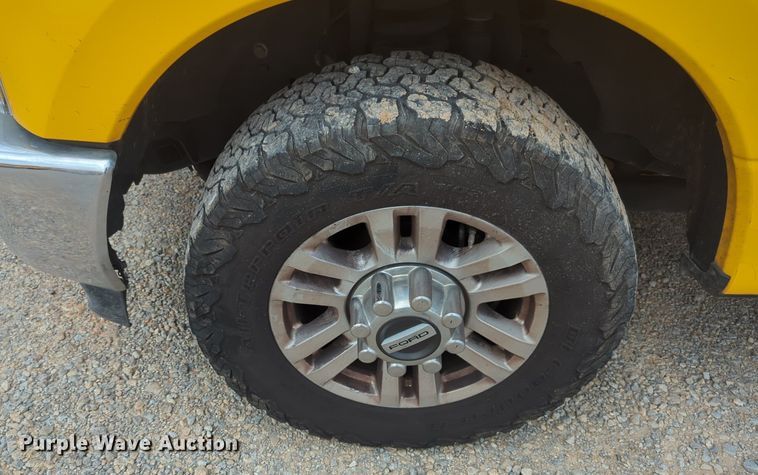 image for item NW9684 2019 Ford F350 Super Duty utility bed pickup truck