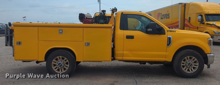 image for item NW9685 2019 Ford  F350 Super Duty utility bed pickup truck