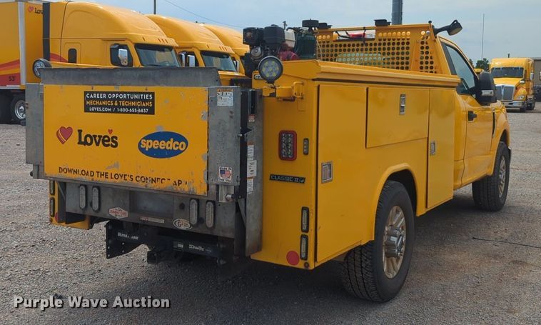 image for item NW9685 2019 Ford  F350 Super Duty utility bed pickup truck