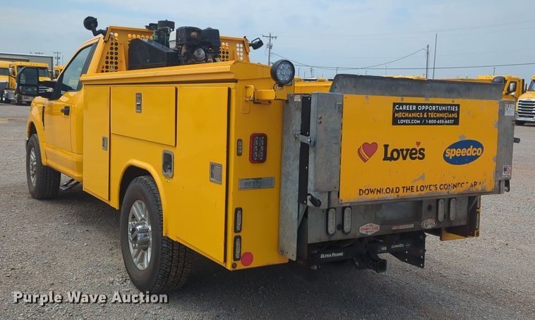 image for item NW9685 2019 Ford  F350 Super Duty utility bed pickup truck