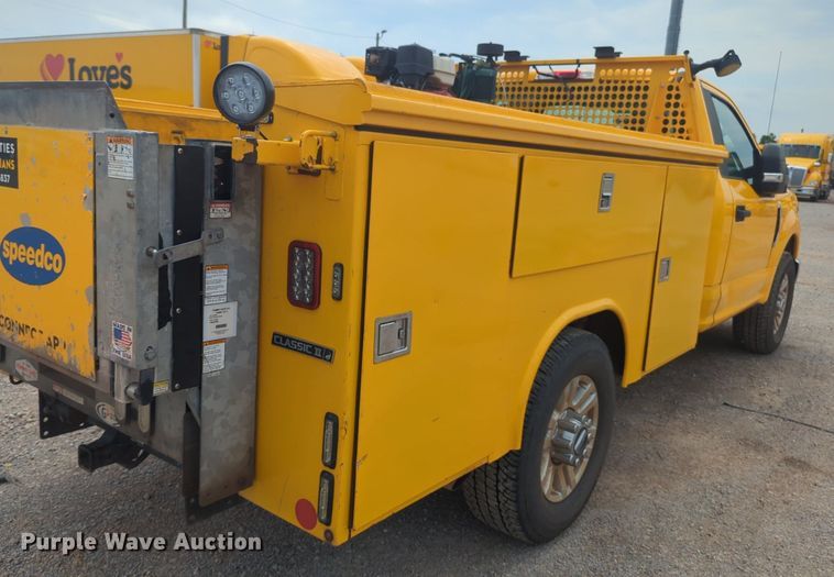 image for item NW9685 2019 Ford  F350 Super Duty utility bed pickup truck