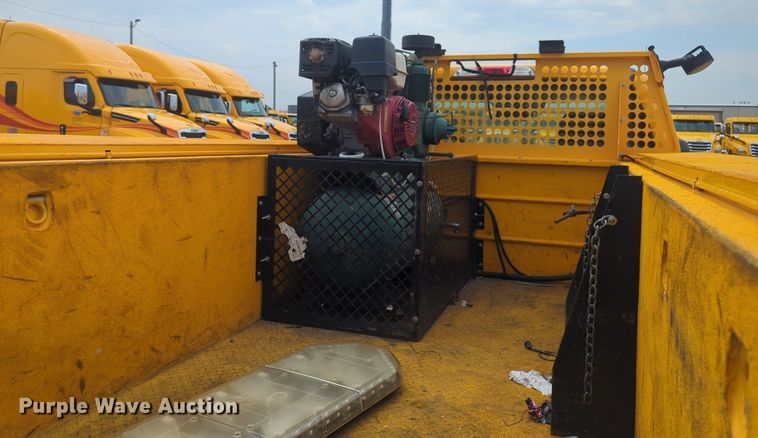 image for item NW9685 2019 Ford  F350 Super Duty utility bed pickup truck