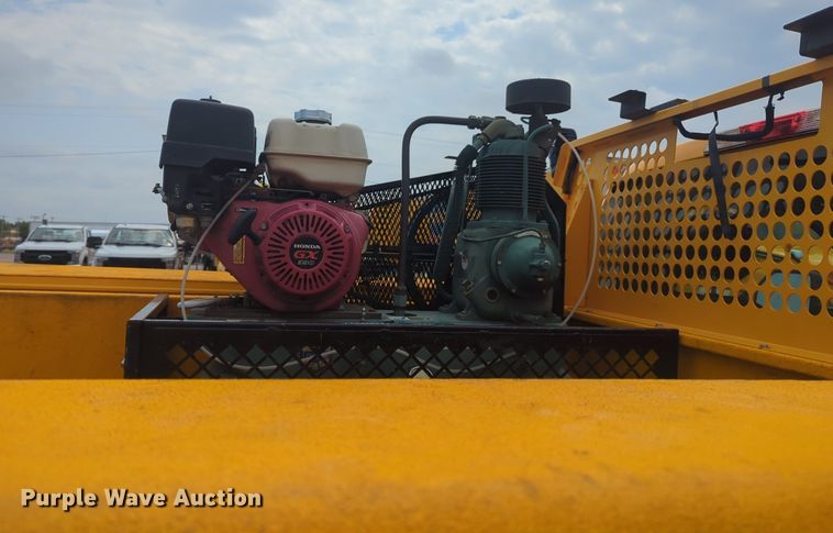 image for item NW9685 2019 Ford  F350 Super Duty utility bed pickup truck