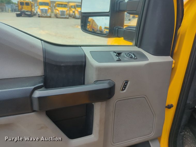 image for item NW9685 2019 Ford  F350 Super Duty utility bed pickup truck