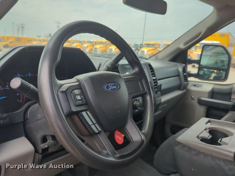 image for item NW9685 2019 Ford  F350 Super Duty utility bed pickup truck