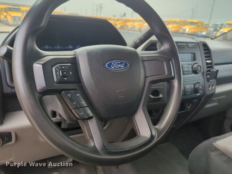 image for item NW9685 2019 Ford  F350 Super Duty utility bed pickup truck