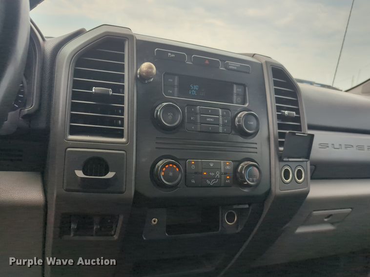 image for item NW9685 2019 Ford  F350 Super Duty utility bed pickup truck