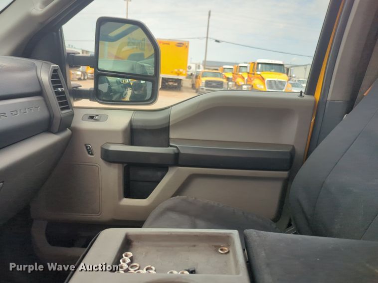 image for item NW9685 2019 Ford  F350 Super Duty utility bed pickup truck