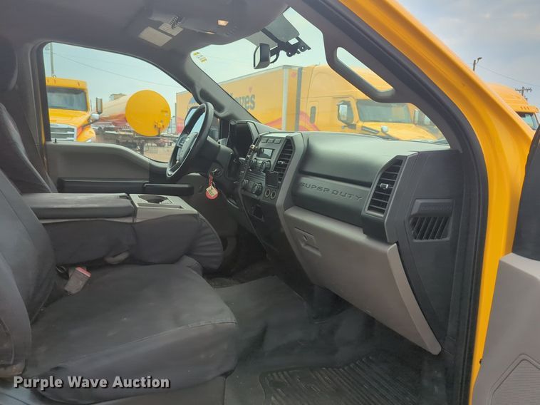 image for item NW9685 2019 Ford  F350 Super Duty utility bed pickup truck