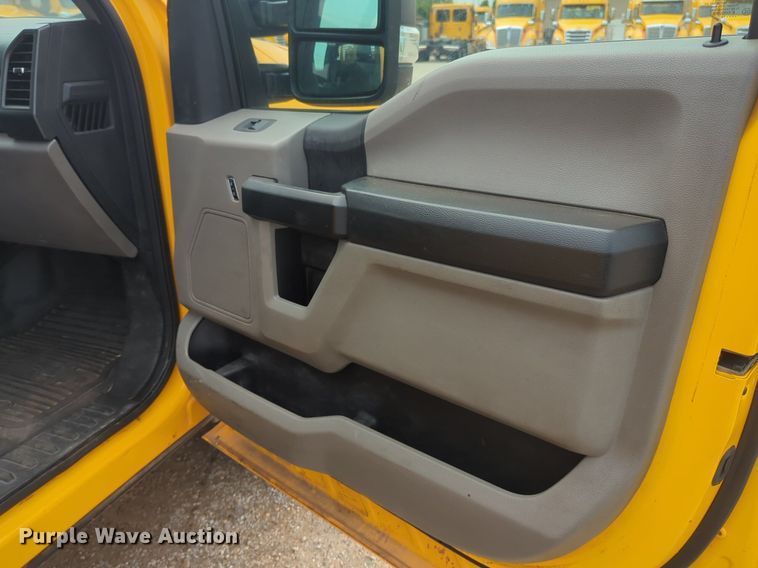 image for item NW9685 2019 Ford  F350 Super Duty utility bed pickup truck