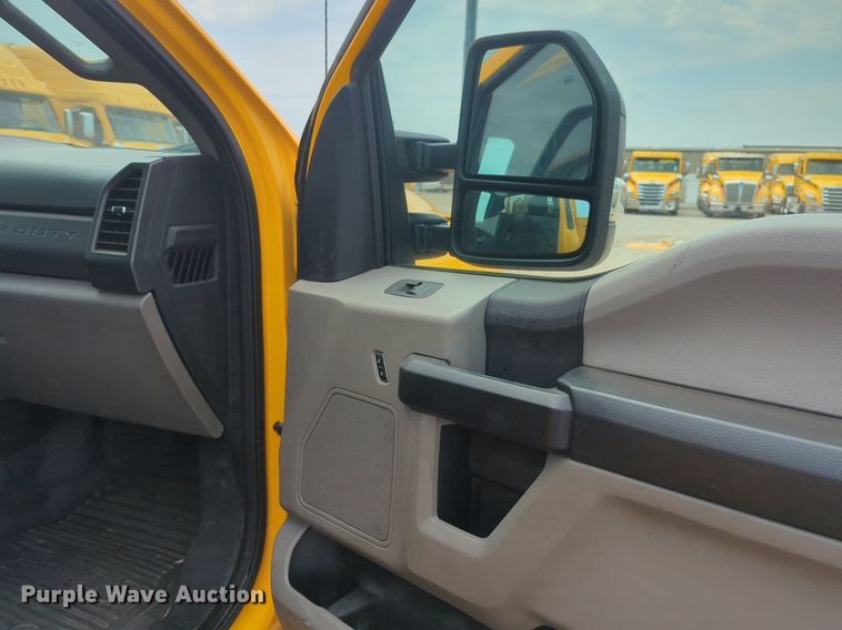 image for item NW9685 2019 Ford  F350 Super Duty utility bed pickup truck