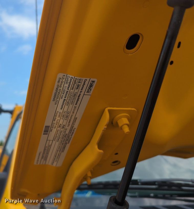 image for item NW9685 2019 Ford  F350 Super Duty utility bed pickup truck