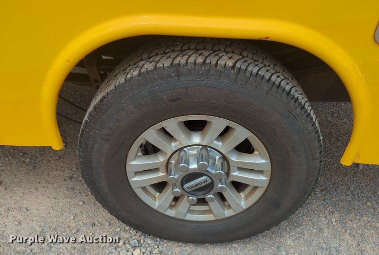 image for item NW9685 2019 Ford  F350 Super Duty utility bed pickup truck