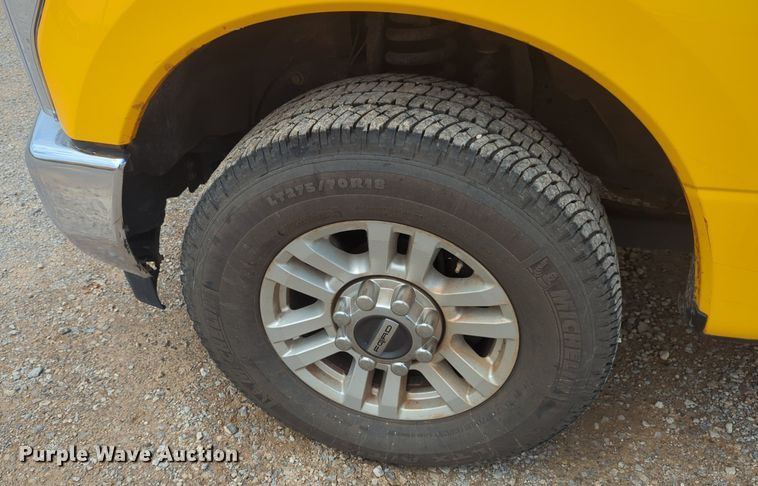 image for item NW9685 2019 Ford  F350 Super Duty utility bed pickup truck