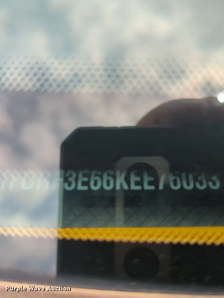 image for item NW9685 2019 Ford  F350 Super Duty utility bed pickup truck